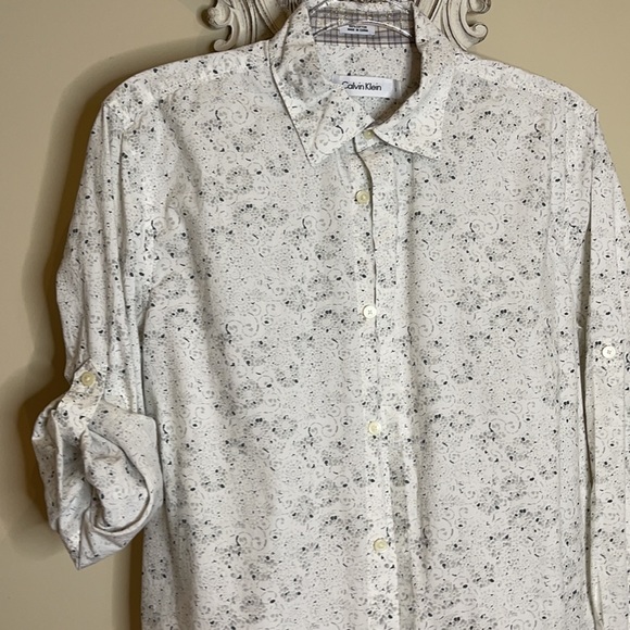 Calvin Klein Shirt. S-8 - Picture 2 of 6